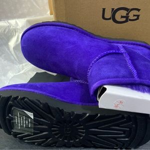 Hello, it is a brand new ugg shoes for women,